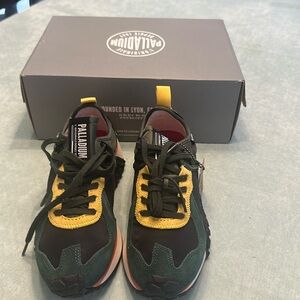 Palladium Troop Runner multicolored sneaker. Men sz 6 (fits woman’s size 7.5)